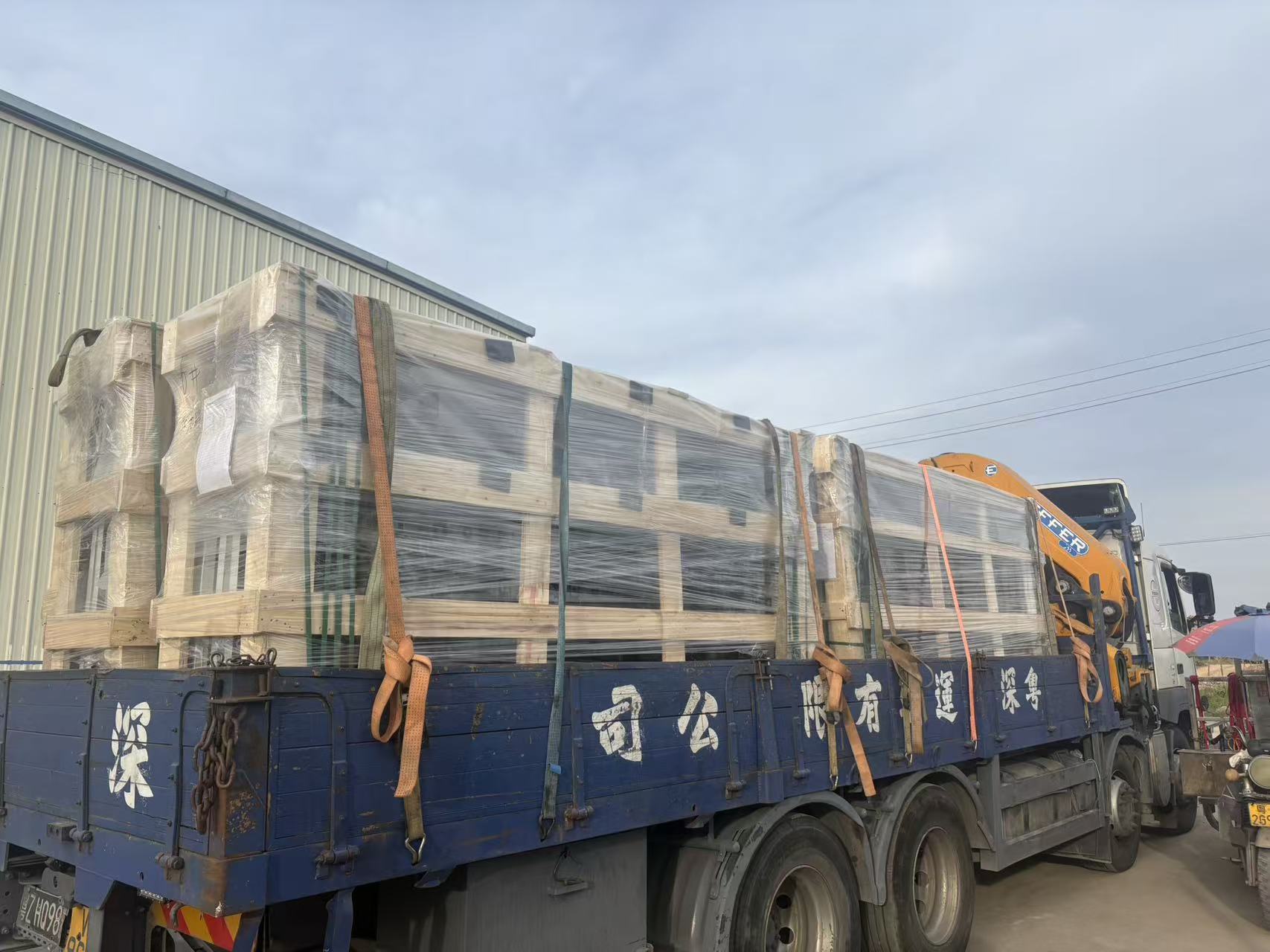 基建建材香港直达 | 華世中港储運随车吊臂